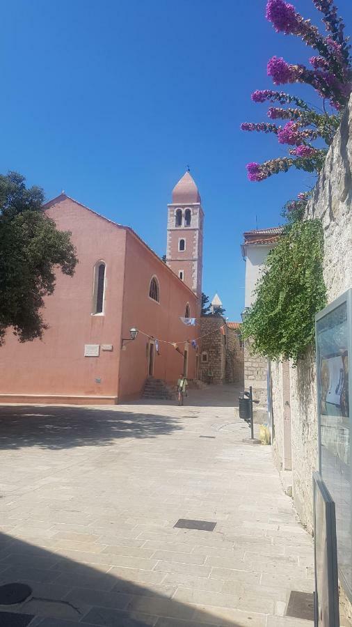 Apartment Lavanda Garden Rab Town Exterior foto